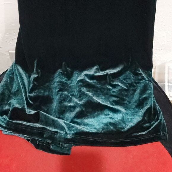 Revelry Dawson Crushed Velvet Ruched Gown in Emerald Green Size 12 - Picture 7 of 16